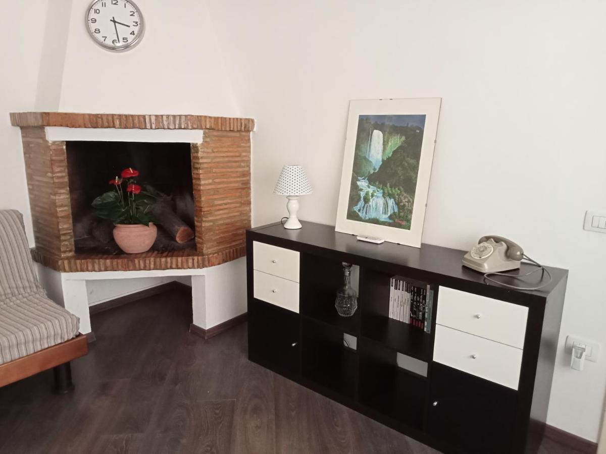 Casa Sofia - Appartamento Con Parcheggio Riservato Terni Extérieur photo